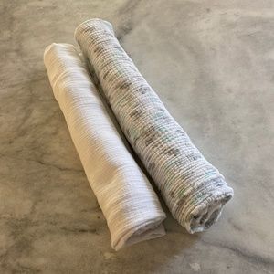 Two Aden + Anais Swaddle Blankets - white/multi